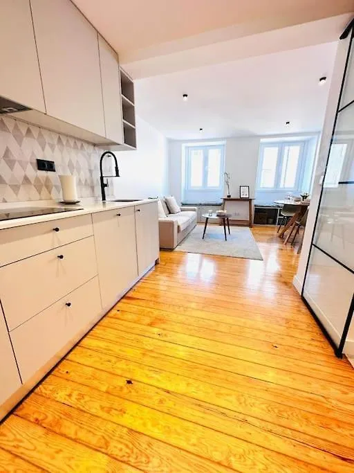 Lisbon City Center Flat For 6 Pp Apartment