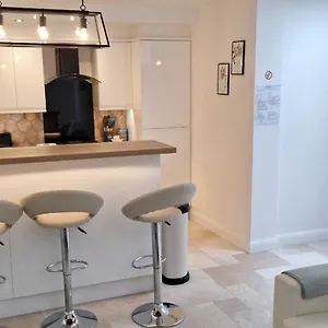 new-3-bedroomsflat-in-ashford-near-heatrow.brighton-hotels-england.com/