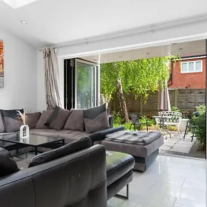shard-view-3-bed-entire-home.brighton-hotels-england.com/